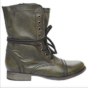 Steve Madden troopa boots • olive
